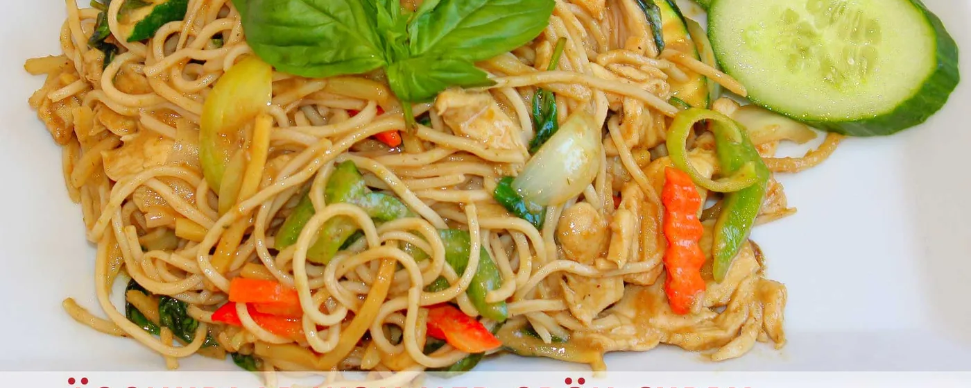 Äggnudlar wok med grön curry